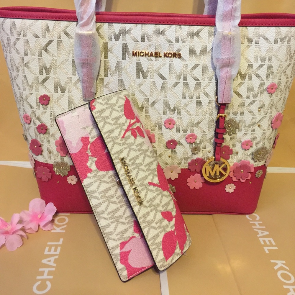 ๐SOLD๐ NEW MICHAEL KORS SET ๐ - Picture 1 of 8